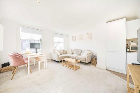 1 bedroom flat to rent, St. James Terrace, London SW12