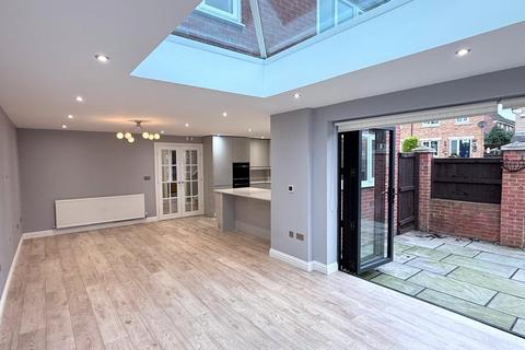 4 bedroom detached house to rent, Sovereign Road, Wakefield, West Yorkshire, WF1