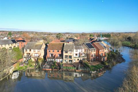 4 bedroom townhouse for sale, Heron Island, Caversham, Reading