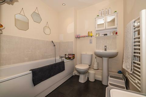 2 bedroom flat for sale, Realmwood Close, Canterbury, Kent, CT1