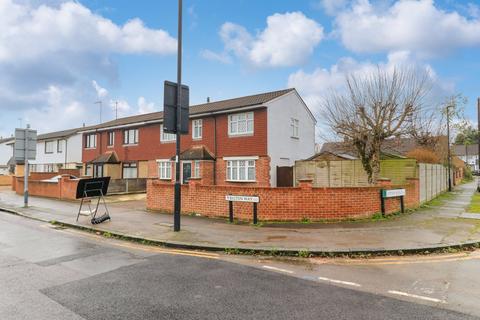 4 bedroom end of terrace house for sale, Bilton Way, EN3