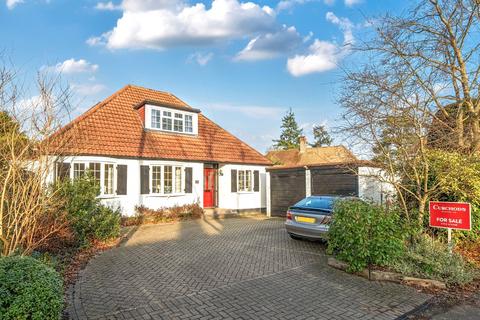 3 bedroom detached house for sale, Caxton Avenue, Row Town, KT15