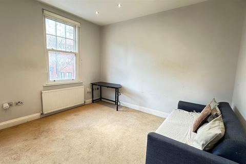 2 bedroom flat to rent, Battersea Park Road, London SW11