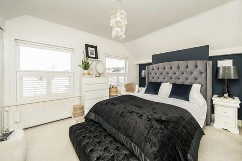 4 bedroom terraced house for sale, Glenthorne Road, London N11