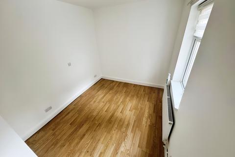 2 bedroom flat to rent, Charles Street, Newport,