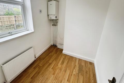 2 bedroom flat to rent, Charles Street, Newport,