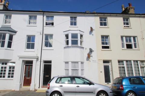 2 bedroom house to rent, Western Road, Littlehampton