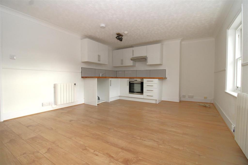 Lounge 2.JPG