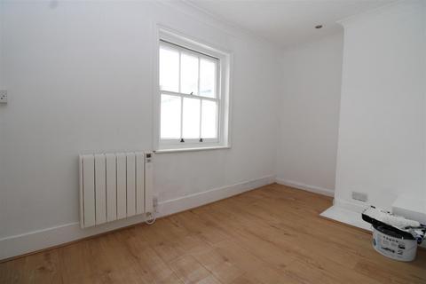 2 bedroom house to rent, Western Road, Littlehampton