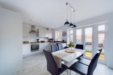 Hadrian Crescent, Leighton Buzzard, LU7