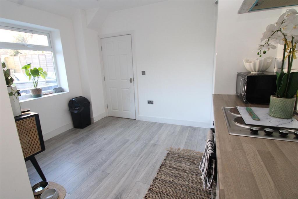 Kitchen 3.JPG
