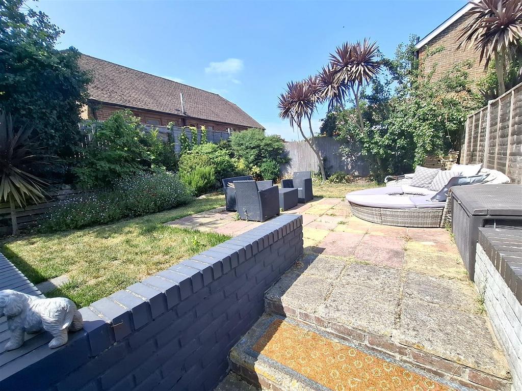 Garden sunny.jpg
