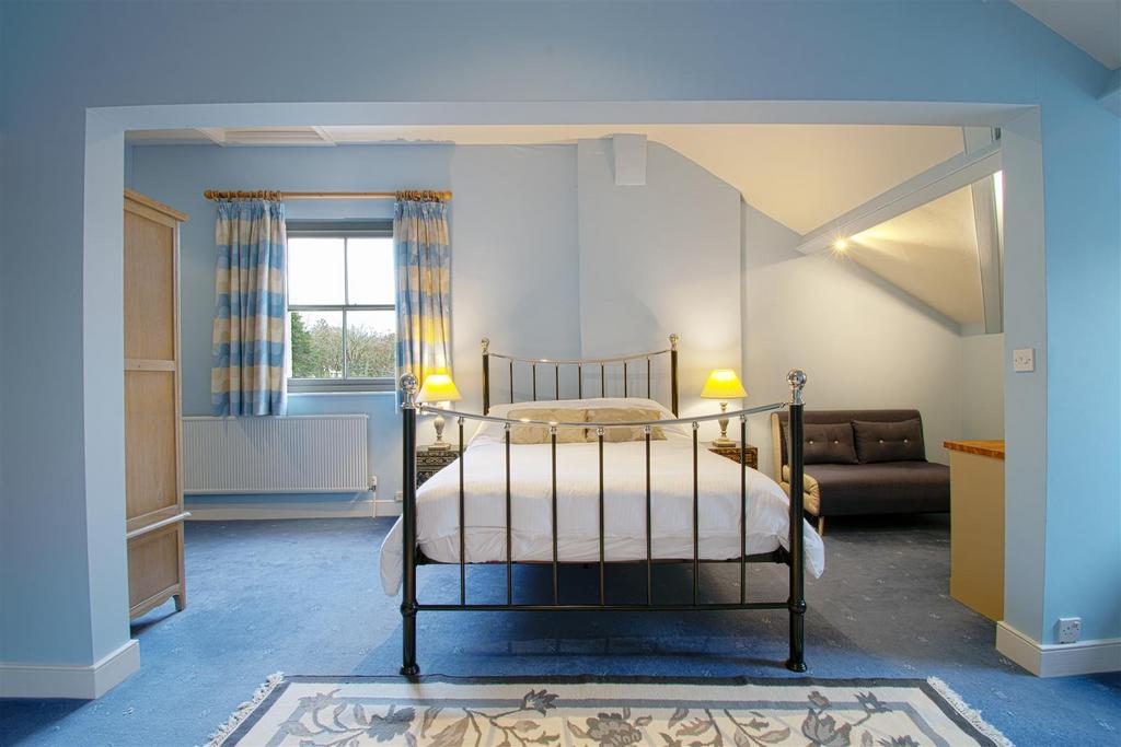 B49 9 HS 02 Bedroom 2.jpg