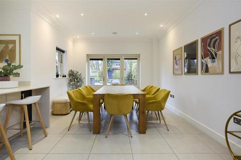 4 bedroom semi-detached house to rent, Queensbury Gardens, Ascot