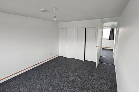 2 bedroom flat to rent, Staines Road, Ilford, IG1