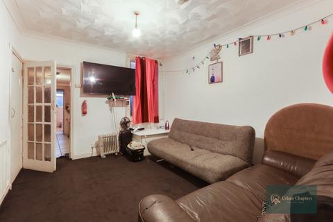 3 bedroom terraced house for sale, Queens Road, Southall, Middlesex, UB2