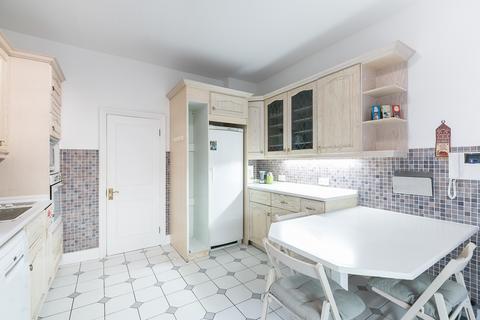 4 bedroom flat to rent, Warwick Gardens, London W14