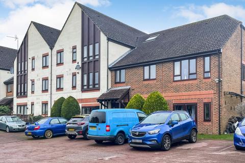 1 bedroom flat for sale, 3 Rex Court, Haslemere, Surrey, GU27 1LJ