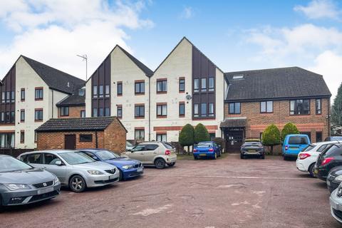 1 bedroom flat for sale, 3 Rex Court, Haslemere, Surrey, GU27 1LJ