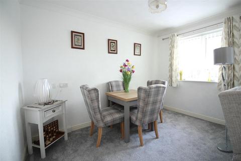 2 bedroom apartment for sale, Sandbed Lawns, Leeds LS15