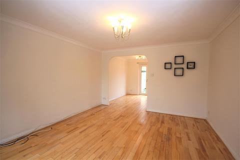 3 bedroom end of terrace house to rent, Elder Grove Avenue