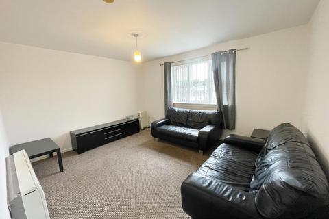 2 bedroom flat to rent, Turners Avenue