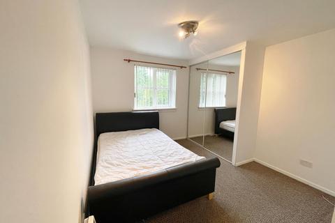 2 bedroom flat to rent, Turners Avenue