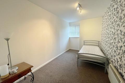 2 bedroom flat to rent, Turners Avenue