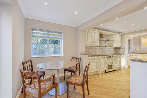 4 bedroom house for sale, The Horseshoe, Off Tadcaster Road