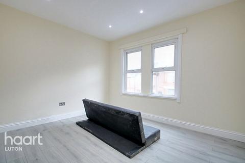 3 bedroom terraced house for sale, Russell Rise, Luton