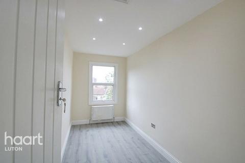 3 bedroom terraced house for sale, Russell Rise, Luton