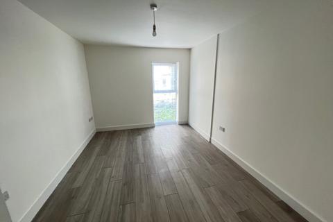 2 bedroom ground floor flat to rent, Portswood Road