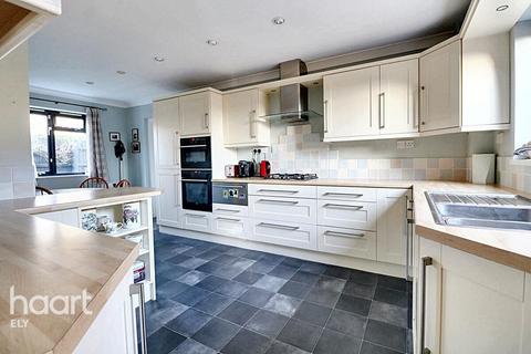 5 bedroom detached house for sale, Potters Lane, Ely