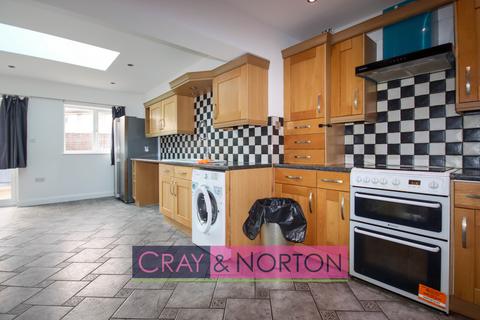 4 bedroom terraced house to rent, Chapman Road, Croydon, CR0