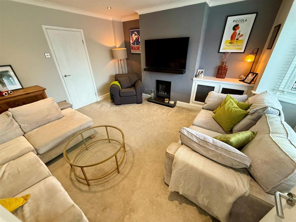 CR9 Lounge.jpg