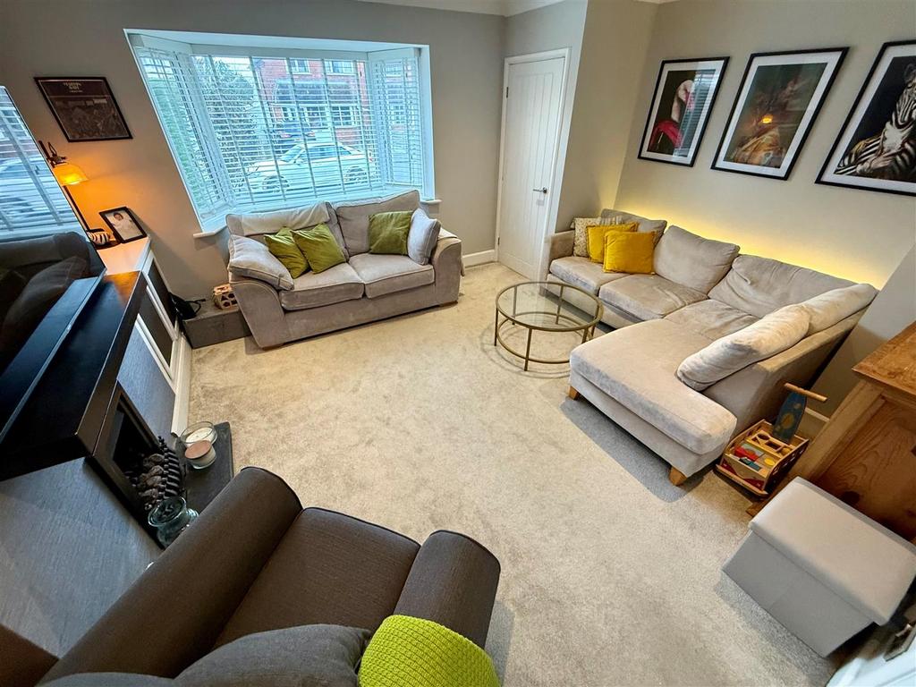 Spacious lounge