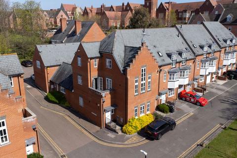 27 Greensleeves Drive, Warley, Brentwood, CM14 5WD