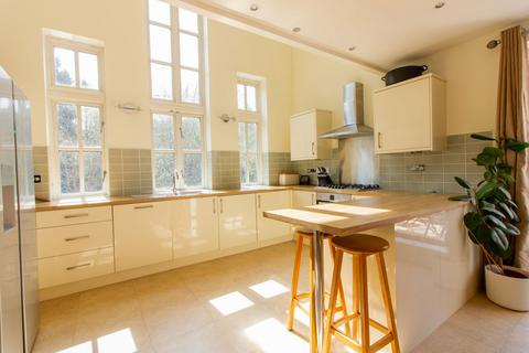 27 Greensleeves Drive, Warley, Brentwood, CM14 5WD