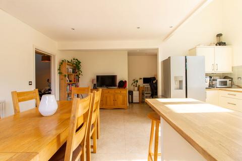 27 Greensleeves Drive, Warley, Brentwood, CM14 5WD