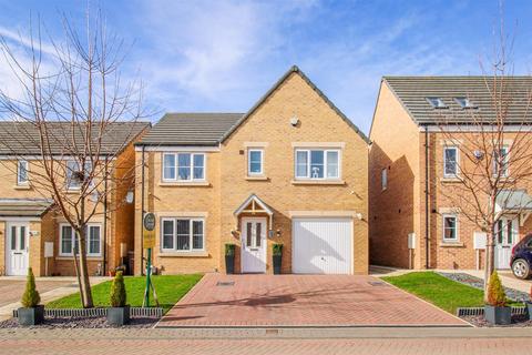 5 bedroom detached house for sale, Elm View, Castleford WF10