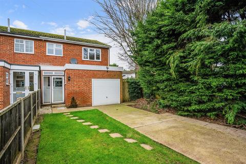 3 bedroom semi-detached house to rent, Tonbridge Close, Woodmansterne