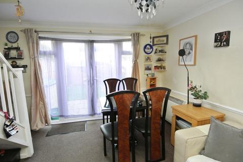 2 bedroom terraced house for sale, Ashdale Close, Staines-Upon-Thames TW19