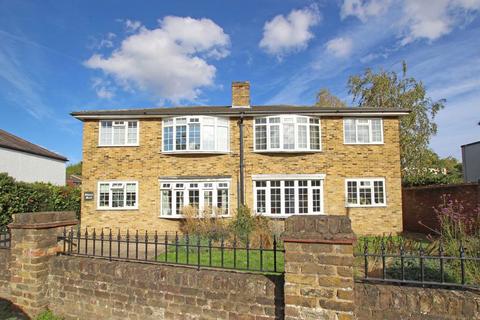4 Abbotts Mead, Richmond, TW10 7LU
