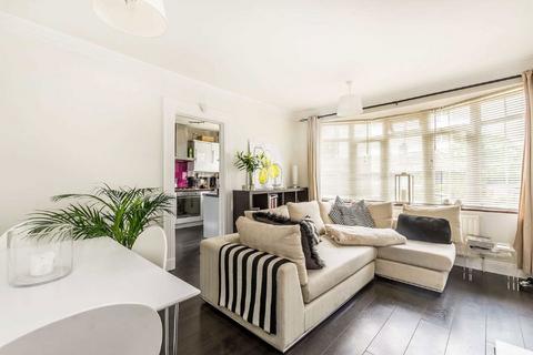 4 Abbotts Mead, Richmond, TW10 7LU