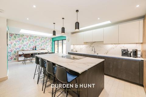 undefined, Meadow Walk, London E18