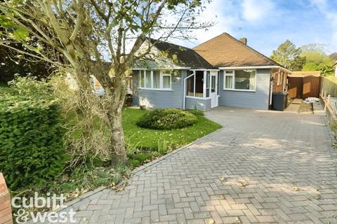 2 bedroom detached bungalow to rent, Birch Tree Drive Emsworth PO10