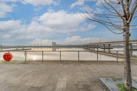 2 bedroom flat for sale, The Galley, Royal Docks E16