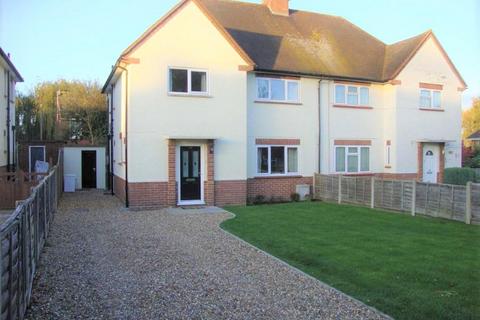 4 bedroom semi-detached house to rent, Emmbrook Road