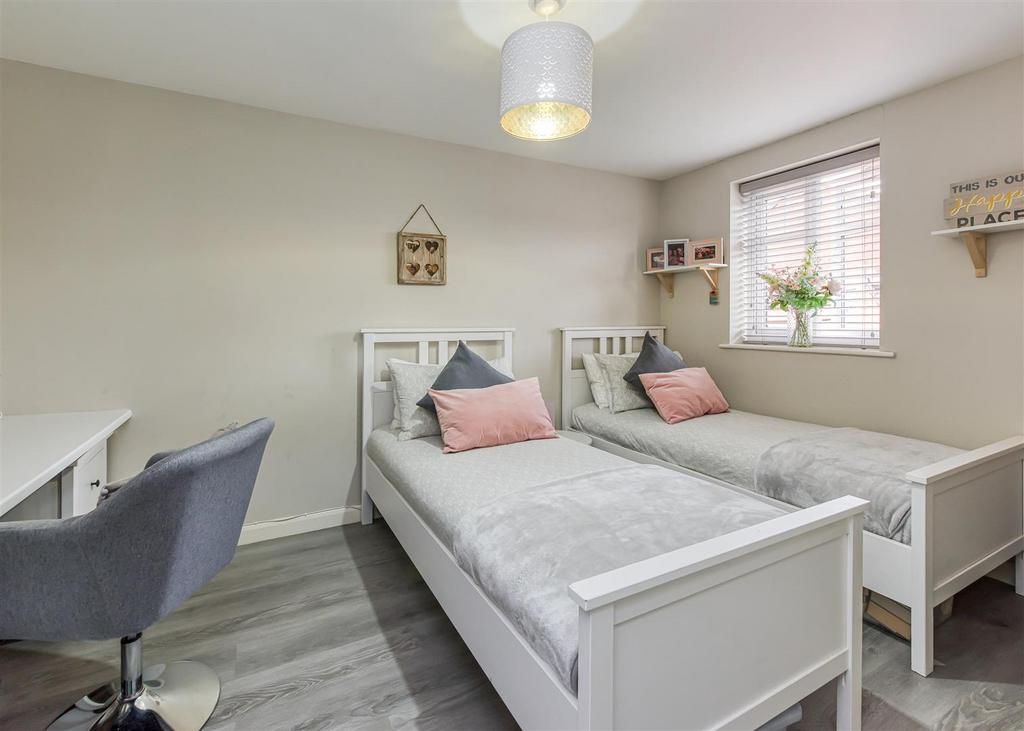 5 Marl Way-bed2 AUG24.jpg