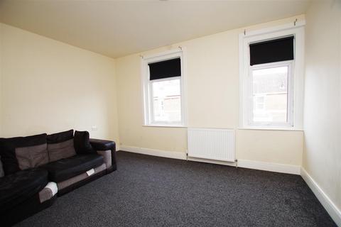 2 bedroom flat to rent, Montagu Street, Swindon SN2